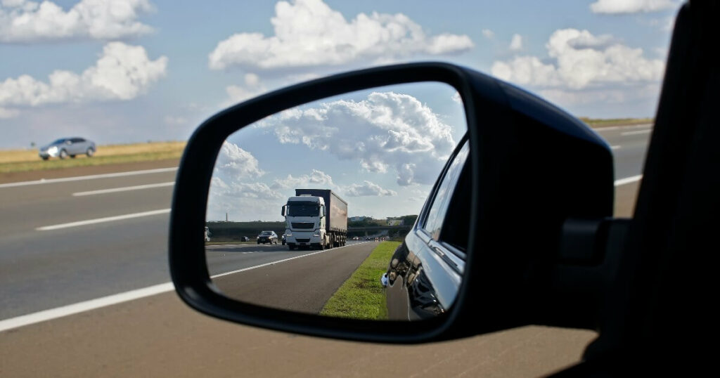 vehicle crash on shoulder